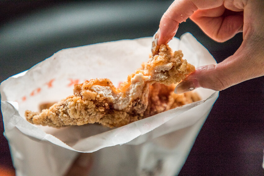 台中市清水區嘉新麵包點心行|去麵包店買炸雞?麵包店裡的便宜好吃炸雞!