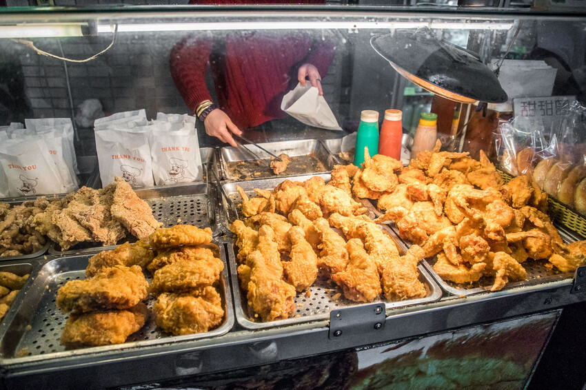 台中市清水區嘉新麵包點心行|去麵包店買炸雞?麵包店裡的便宜好吃炸雞!