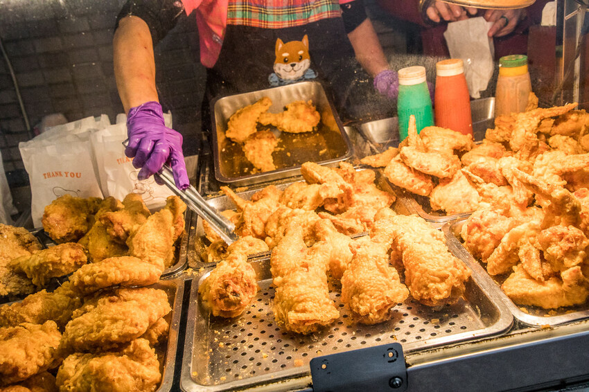 台中市清水區嘉新麵包點心行|去麵包店買炸雞?麵包店裡的便宜好吃炸雞!