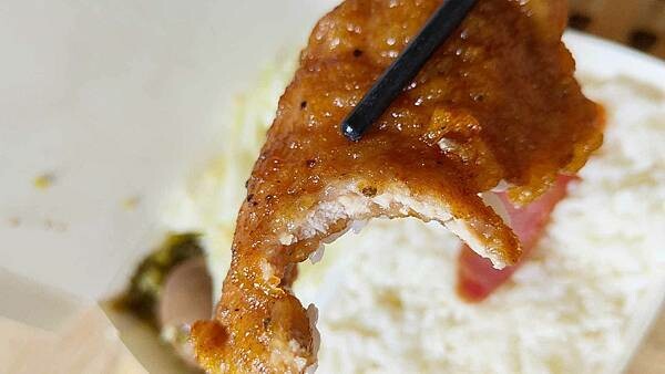 【中和美食】柳哥排骨飯｜一份只要７０元的超便宜排骨飯