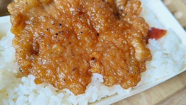 【中和美食】柳哥排骨飯｜一份只要７０元的超便宜排骨飯