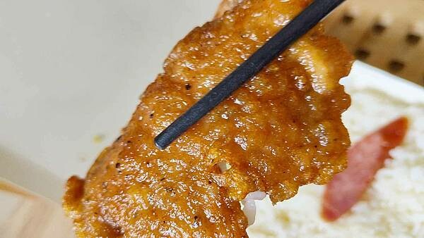 【中和美食】柳哥排骨飯｜一份只要７０元的超便宜排骨飯