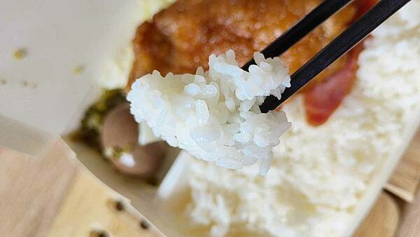 【中和美食】柳哥排骨飯｜一份只要７０元的超便宜排骨飯