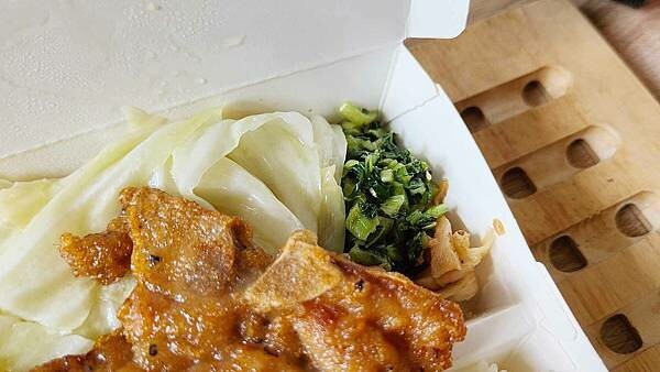 【中和美食】柳哥排骨飯｜一份只要７０元的超便宜排骨飯