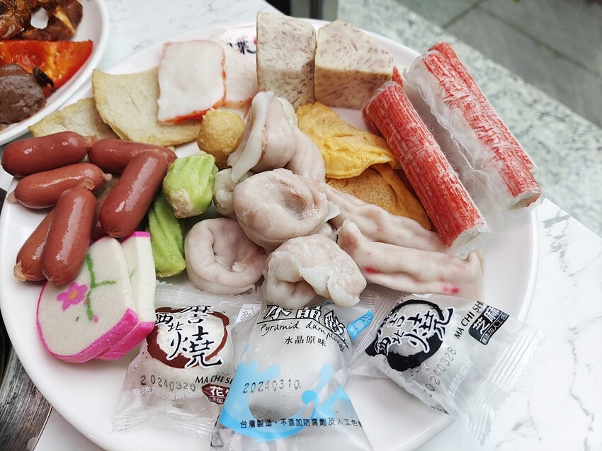 台中市南屯區羽葉麻辣火鍋-台中都會館｜火鍋加自助百匯吃到飽 和牛/哈根達斯無限供應