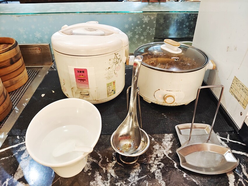 台中市南屯區羽葉麻辣火鍋-台中都會館｜火鍋加自助百匯吃到飽 和牛/哈根達斯無限供應