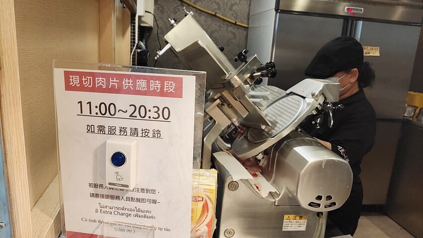 台中市南屯區羽葉麻辣火鍋-台中都會館｜火鍋加自助百匯吃到飽 和牛/哈根達斯無限供應