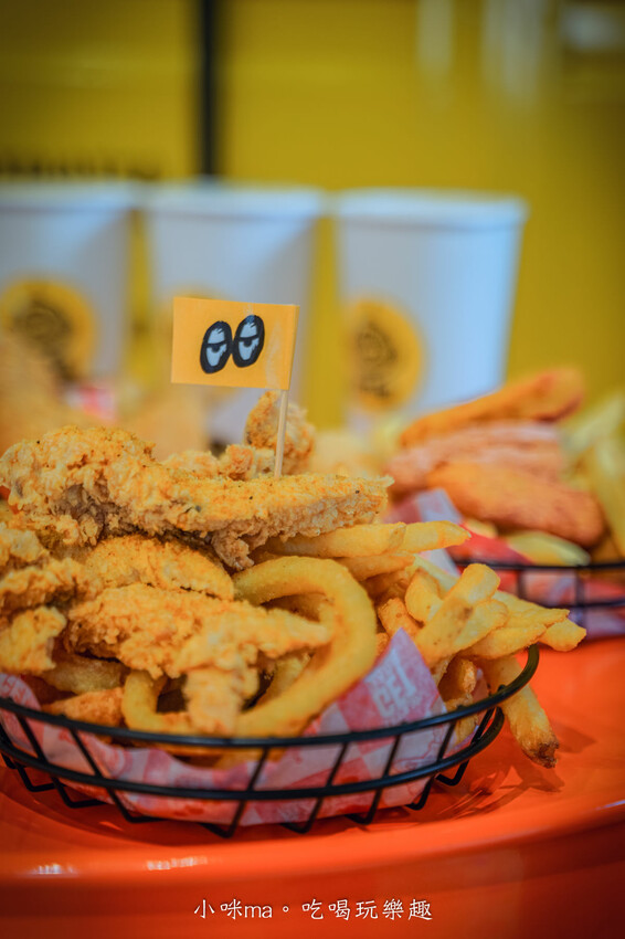 法大炸雞 板橋華江店｜台中超夯炸雞入駐板橋啦！超juicy滋味一口就難忘，多樣化的炸物點心也超強的，板橋美食/板橋宵夜推薦