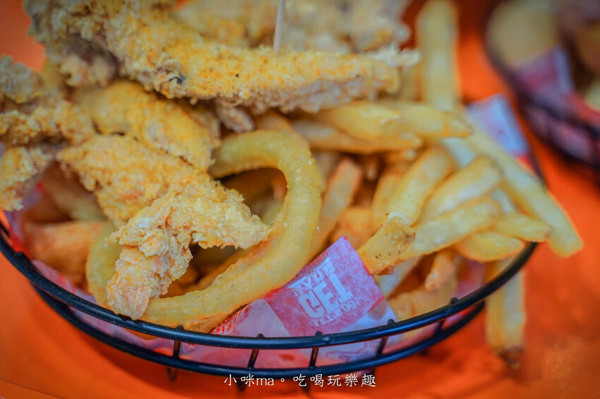 法大炸雞 板橋華江店｜台中超夯炸雞入駐板橋啦！超juicy滋味一口就難忘，多樣化的炸物點心也超強的，板橋美食/板橋宵夜推薦