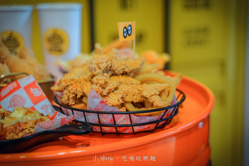 法大炸雞 板橋華江店｜台中超夯炸雞入駐板橋啦！超juicy滋味一口就難忘，多樣化的炸物點心也超強的，板橋美食/板橋宵夜推薦