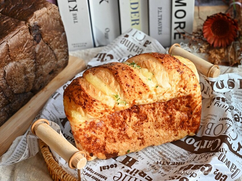 小鳥吃吐司|北部超人氣麵包店再開分店,品項超多,價格平價,秒殺等級,晚來搶不到!