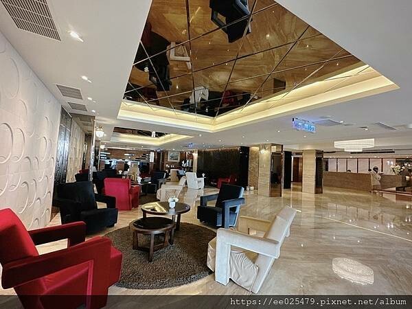 高雄住宿推薦 夏日輕旅行,就住捷運站附近的佑煦行旅吧～