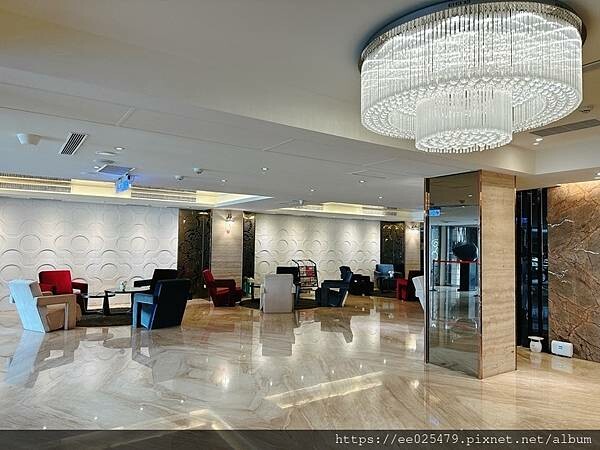 高雄住宿推薦 夏日輕旅行,就住捷運站附近的佑煦行旅吧～