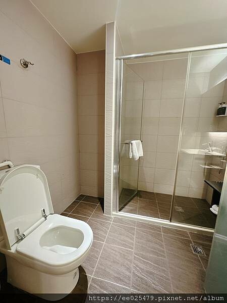 高雄住宿推薦 夏日輕旅行,就住捷運站附近的佑煦行旅吧～