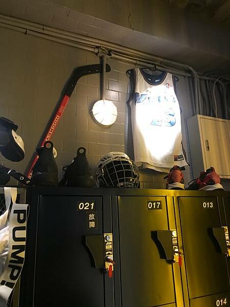 （西門夜店）新開幕人氣酒吧 特調酒飲大杯又好喝-locker room｜西門酒吧｜西門調酒｜紅樓酒吧｜台北酒吧(2023.5.25)