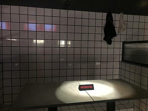 （西門夜店）新開幕人氣酒吧 特調酒飲大杯又好喝-locker room｜西門酒吧｜西門調酒｜紅樓酒吧｜台北酒吧(2023.5.25)