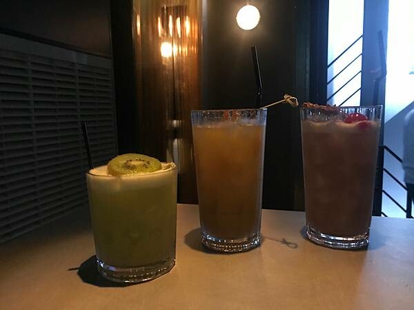 （西門夜店）新開幕人氣酒吧 特調酒飲大杯又好喝-locker room｜西門酒吧｜西門調酒｜紅樓酒吧｜台北酒吧(2023.5.25)