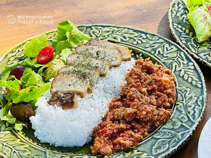 大地綠與三角帳蓬的田園風格，融合客家與現代的老宅咖啡館，一起來耍廢～Hakkafe’哈嘠廢 @魚兒 x 牽手明太子的「視」界旅行