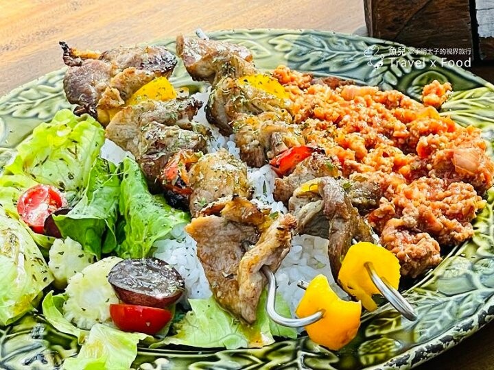 大地綠與三角帳蓬的田園風格，融合客家與現代的老宅咖啡館，一起來耍廢～Hakkafe’哈嘠廢 @魚兒 x 牽手明太子的「視」界旅行