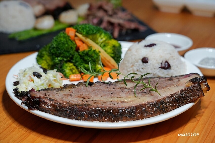 新北市板橋區板橋美食|橙子美式炭烤餐廳~板橋美式炭烤餐廳也是餐酒館,價格平實、餐點份量十足又美味