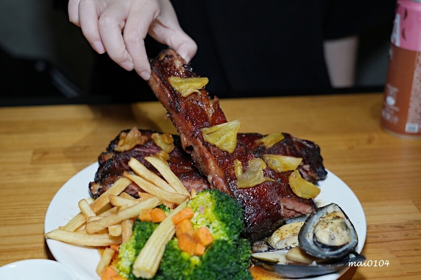 新北市板橋區板橋美食|橙子美式炭烤餐廳~板橋美式炭烤餐廳也是餐酒館,價格平實、餐點份量十足又美味