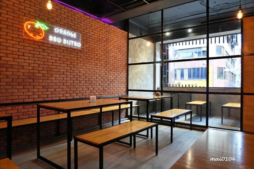 新北市板橋區板橋美食|橙子美式炭烤餐廳~板橋美式炭烤餐廳也是餐酒館,價格平實、餐點份量十足又美味