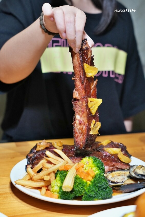 新北市板橋區板橋美食|橙子美式炭烤餐廳~板橋美式炭烤餐廳也是餐酒館,價格平實、餐點份量十足又美味