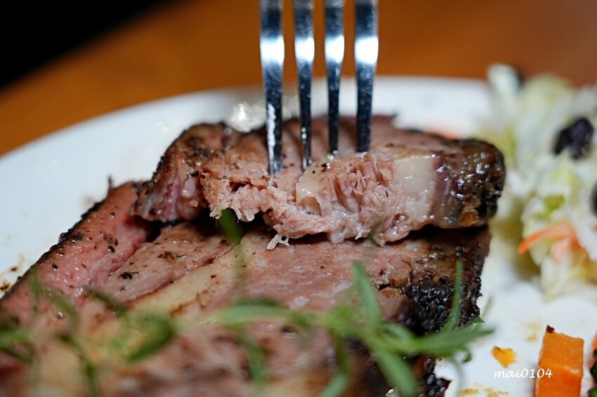 新北市板橋區板橋美食|橙子美式炭烤餐廳~板橋美式炭烤餐廳也是餐酒館,價格平實、餐點份量十足又美味