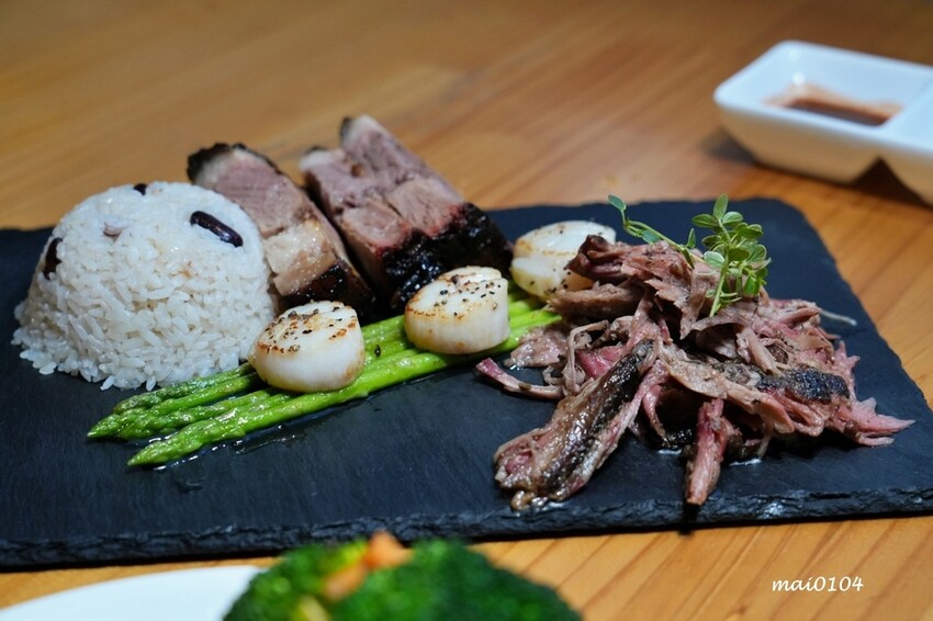 新北市板橋區板橋美食|橙子美式炭烤餐廳~板橋美式炭烤餐廳也是餐酒館,價格平實、餐點份量十足又美味