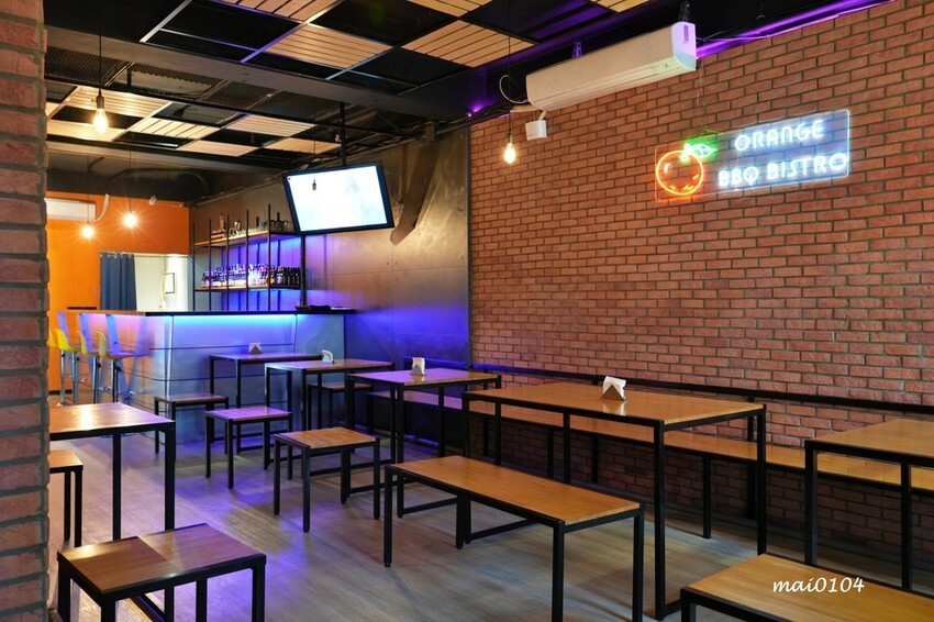 新北市板橋區板橋美食|橙子美式炭烤餐廳~板橋美式炭烤餐廳也是餐酒館,價格平實、餐點份量十足又美味