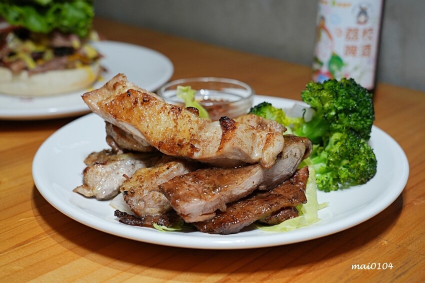 新北市板橋區板橋美食|橙子美式炭烤餐廳~板橋美式炭烤餐廳也是餐酒館,價格平實、餐點份量十足又美味