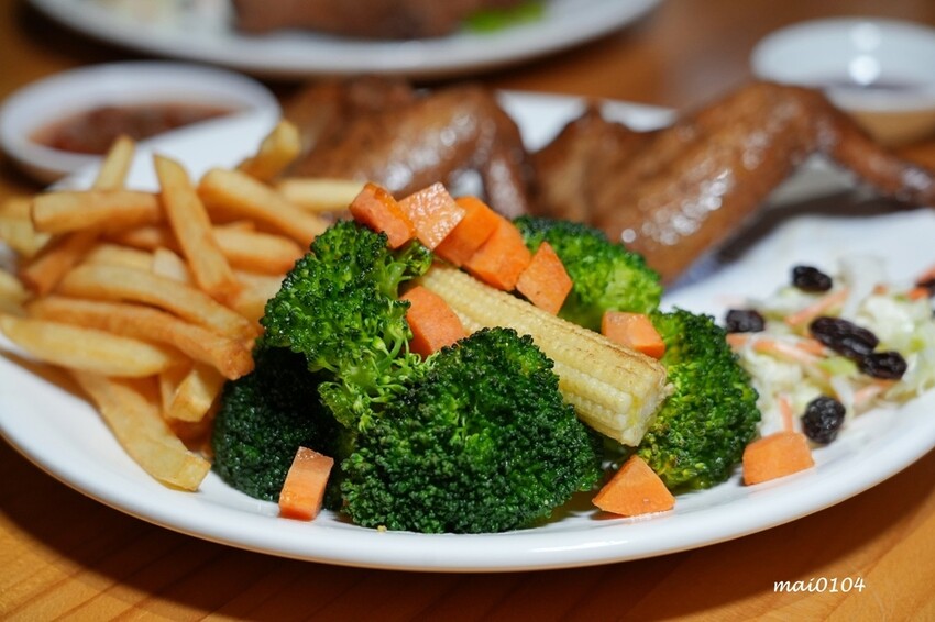 新北市板橋區板橋美食|橙子美式炭烤餐廳~板橋美式炭烤餐廳也是餐酒館,價格平實、餐點份量十足又美味