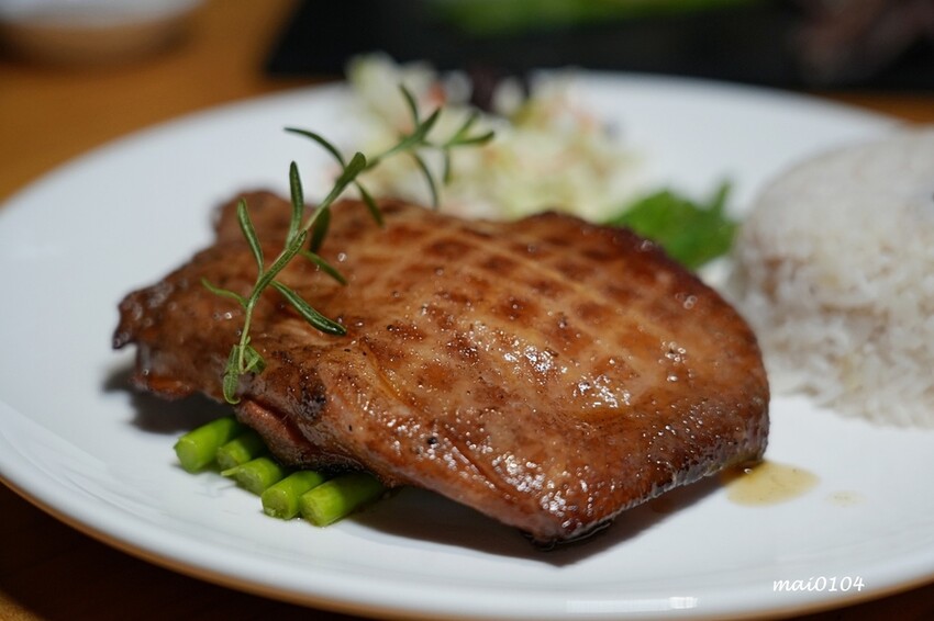 新北市板橋區板橋美食|橙子美式炭烤餐廳~板橋美式炭烤餐廳也是餐酒館,價格平實、餐點份量十足又美味