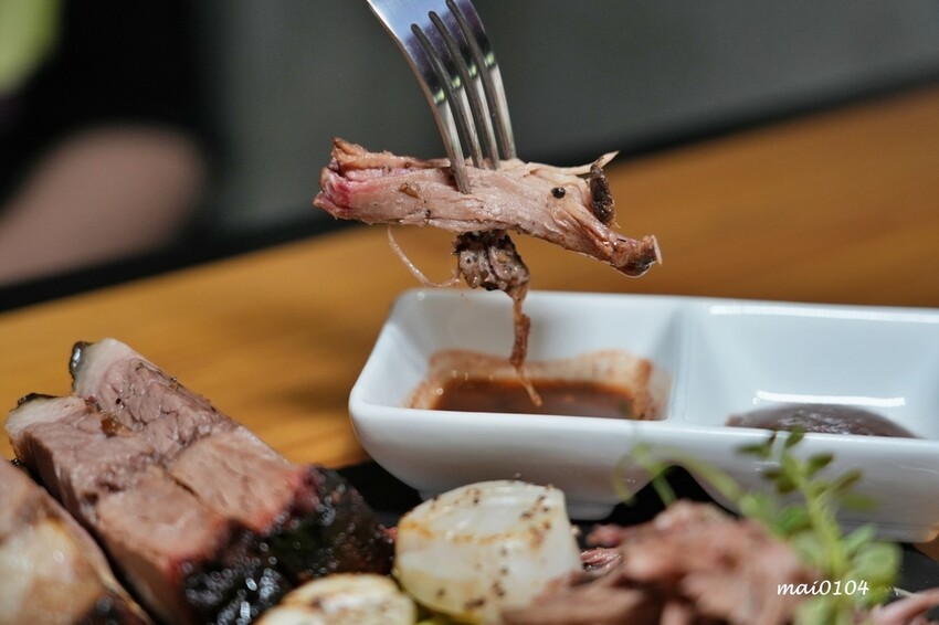新北市板橋區板橋美食|橙子美式炭烤餐廳~板橋美式炭烤餐廳也是餐酒館,價格平實、餐點份量十足又美味
