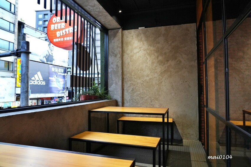 新北市板橋區板橋美食|橙子美式炭烤餐廳~板橋美式炭烤餐廳也是餐酒館,價格平實、餐點份量十足又美味