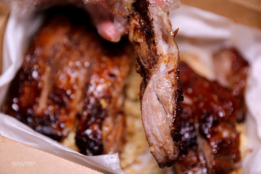 暗巷烤雞-復興總店 ｜每日限量現烤 沒預定根本買不到的奶油蒜香爆汁手扒雞！隱藏銷魂豬肋排也不能錯過。菜