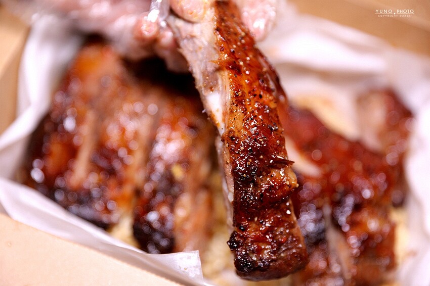 暗巷烤雞-復興總店 ｜每日限量現烤 沒預定根本買不到的奶油蒜香爆汁手扒雞！隱藏銷魂豬肋排也不能錯過。菜