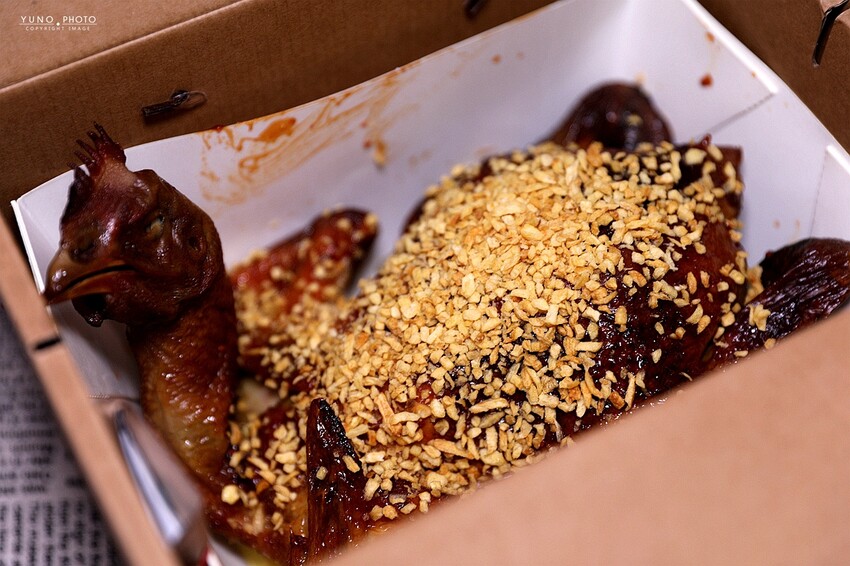 暗巷烤雞-復興總店 ｜每日限量現烤 沒預定根本買不到的奶油蒜香爆汁手扒雞！隱藏銷魂豬肋排也不能錯過。菜