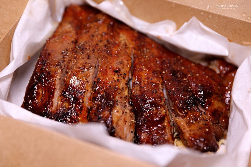 暗巷烤雞-復興總店 ｜每日限量現烤 沒預定根本買不到的奶油蒜香爆汁手扒雞！隱藏銷魂豬肋排也不能錯過。菜