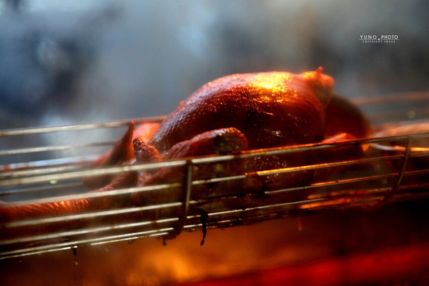 暗巷烤雞-復興總店 ｜每日限量現烤 沒預定根本買不到的奶油蒜香爆汁手扒雞！隱藏銷魂豬肋排也不能錯過。菜