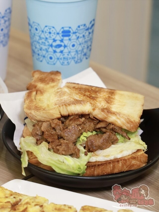 【台南美食】晨間廚房推出全新青花椒豬系列餐點，還有花磚杯和可愛吸管套等你來收藏~ - 熱血玩台南。跳躍新世界