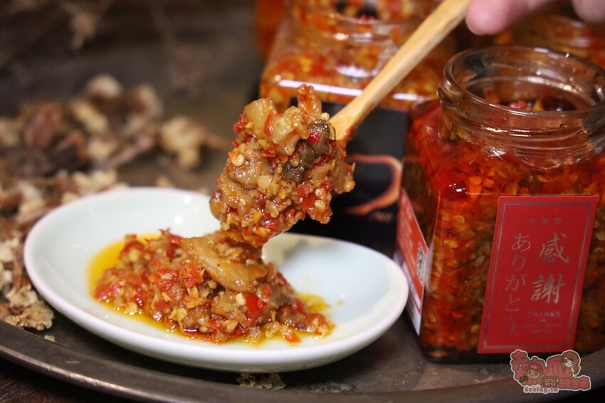 【台南伴手禮】學甲問辣椒!辣椒醬竟然能吃到整隻小卷,還有滿滿的火燒蝦乾,史上最狂辣椒醬~ - 熱血玩台南。跳躍新世界