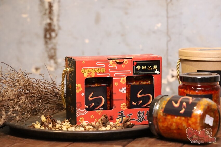 【台南伴手禮】學甲問辣椒!辣椒醬竟然能吃到整隻小卷,還有滿滿的火燒蝦乾,史上最狂辣椒醬~ - 熱血玩台南。跳躍新世界