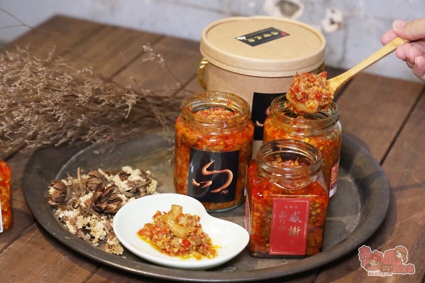 【台南伴手禮】學甲問辣椒!辣椒醬竟然能吃到整隻小卷,還有滿滿的火燒蝦乾,史上最狂辣椒醬~ - 熱血玩台南。跳躍新世界