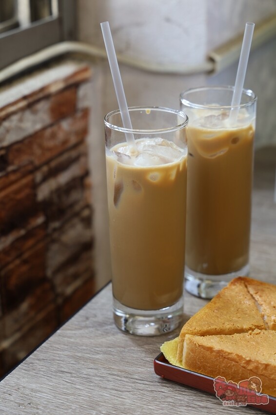 【台南伴手禮】學甲問辣椒!辣椒醬竟然能吃到整隻小卷,還有滿滿的火燒蝦乾,史上最狂辣椒醬~ - 熱血玩台南。跳躍新世界