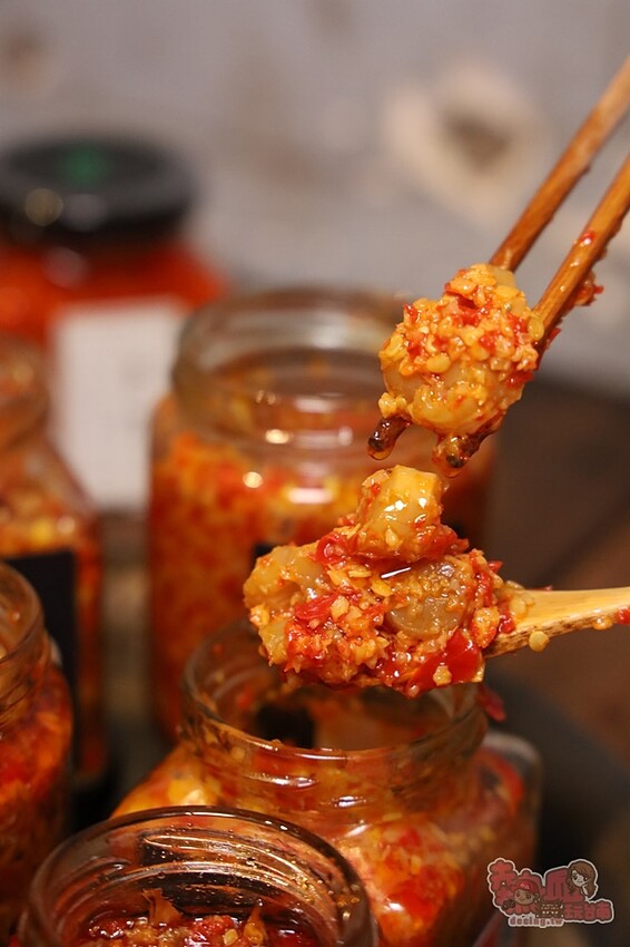 【台南伴手禮】學甲問辣椒!辣椒醬竟然能吃到整隻小卷,還有滿滿的火燒蝦乾,史上最狂辣椒醬~ - 熱血玩台南。跳躍新世界