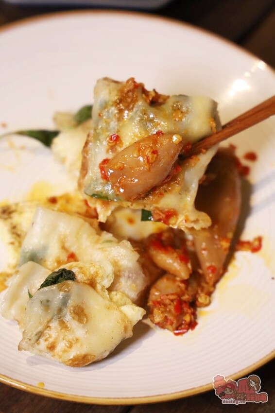 【台南伴手禮】學甲問辣椒!辣椒醬竟然能吃到整隻小卷,還有滿滿的火燒蝦乾,史上最狂辣椒醬~ - 熱血玩台南。跳躍新世界