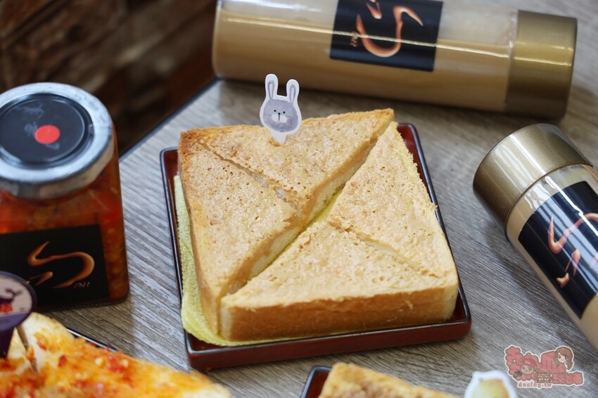 【台南伴手禮】學甲問辣椒!辣椒醬竟然能吃到整隻小卷,還有滿滿的火燒蝦乾,史上最狂辣椒醬~ - 熱血玩台南。跳躍新世界