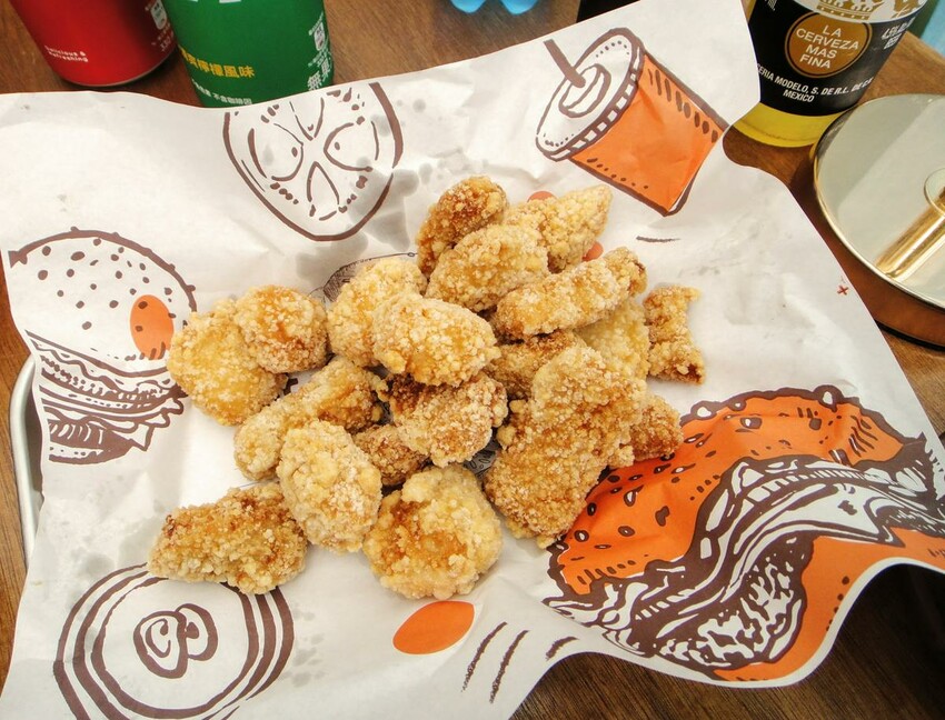 【美食】「蔥浪堡」漢堡、炸物、衝浪用品，宜蘭礁溪漢堡推薦、礁溪網美餐廳、礁溪寵物友善餐廳 (附菜單)