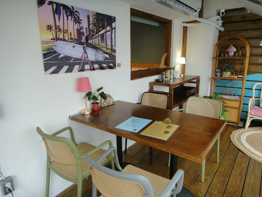 【美食】「蔥浪堡」漢堡、炸物、衝浪用品，宜蘭礁溪漢堡推薦、礁溪網美餐廳、礁溪寵物友善餐廳 (附菜單)